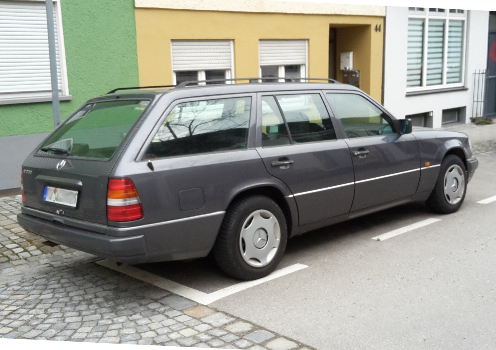 Mercedes Benz E 220 S 124 T-Modell