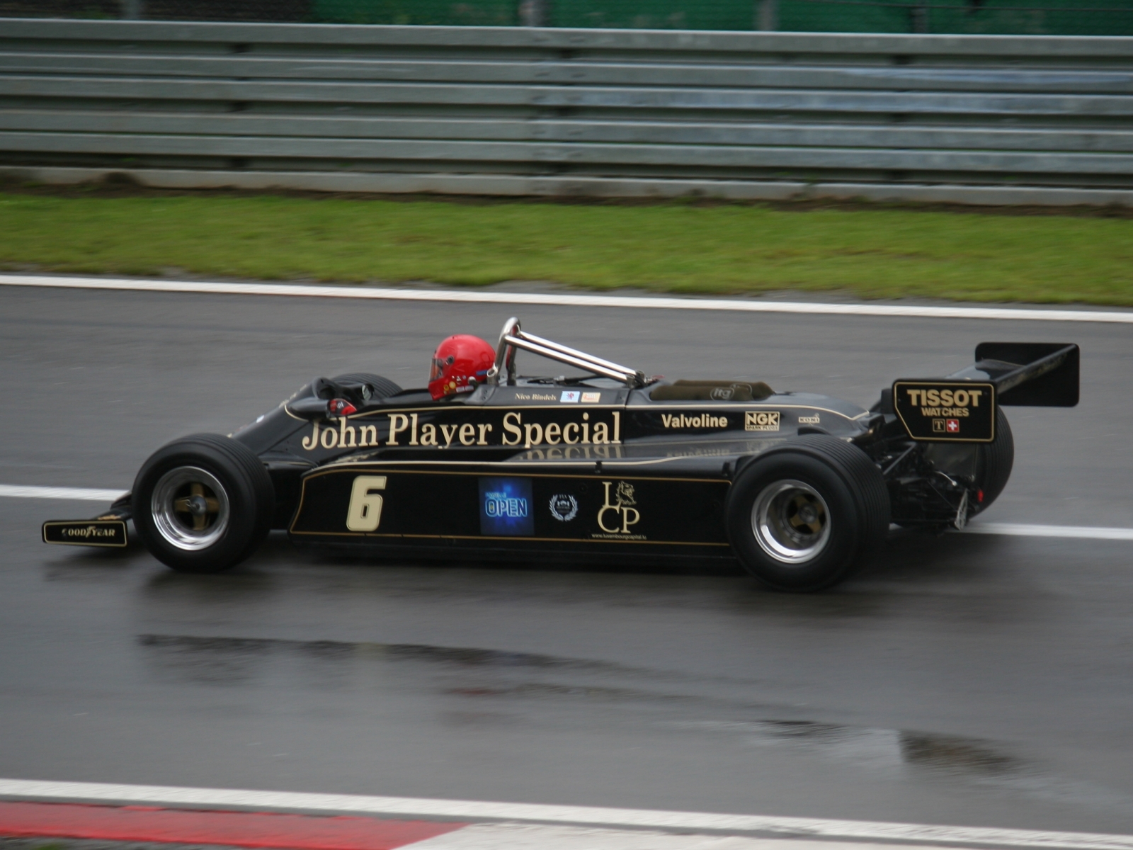 Lotus 77