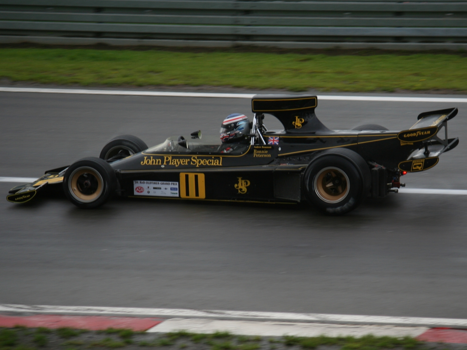 Lotus 76