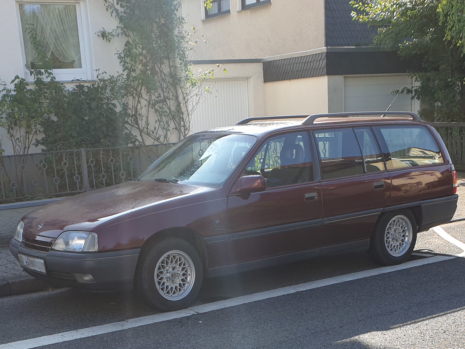 Opel Omega A Caravan 2,4 I CD Diamant