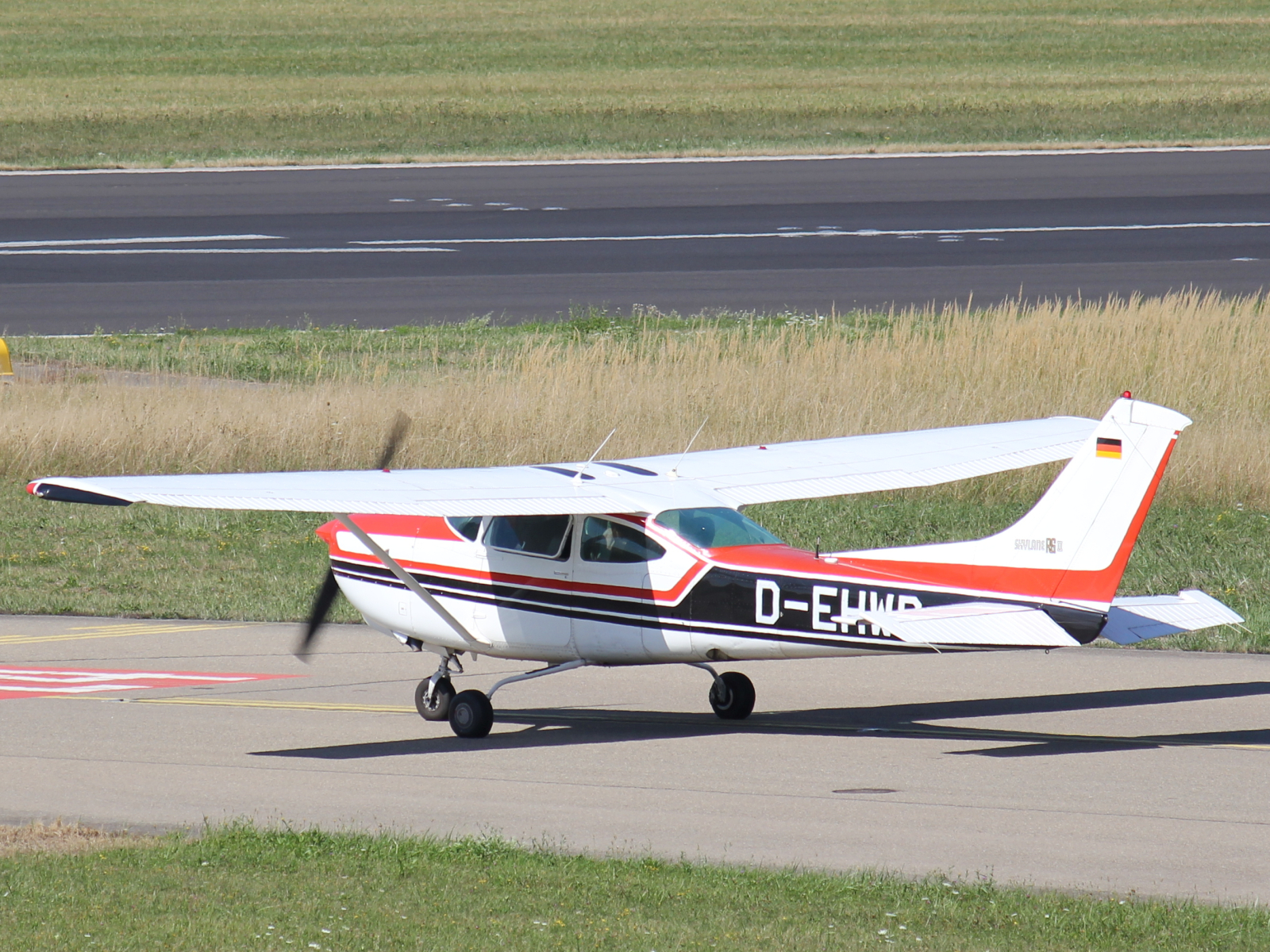 Reims-Cessna FR182 Skylane RG