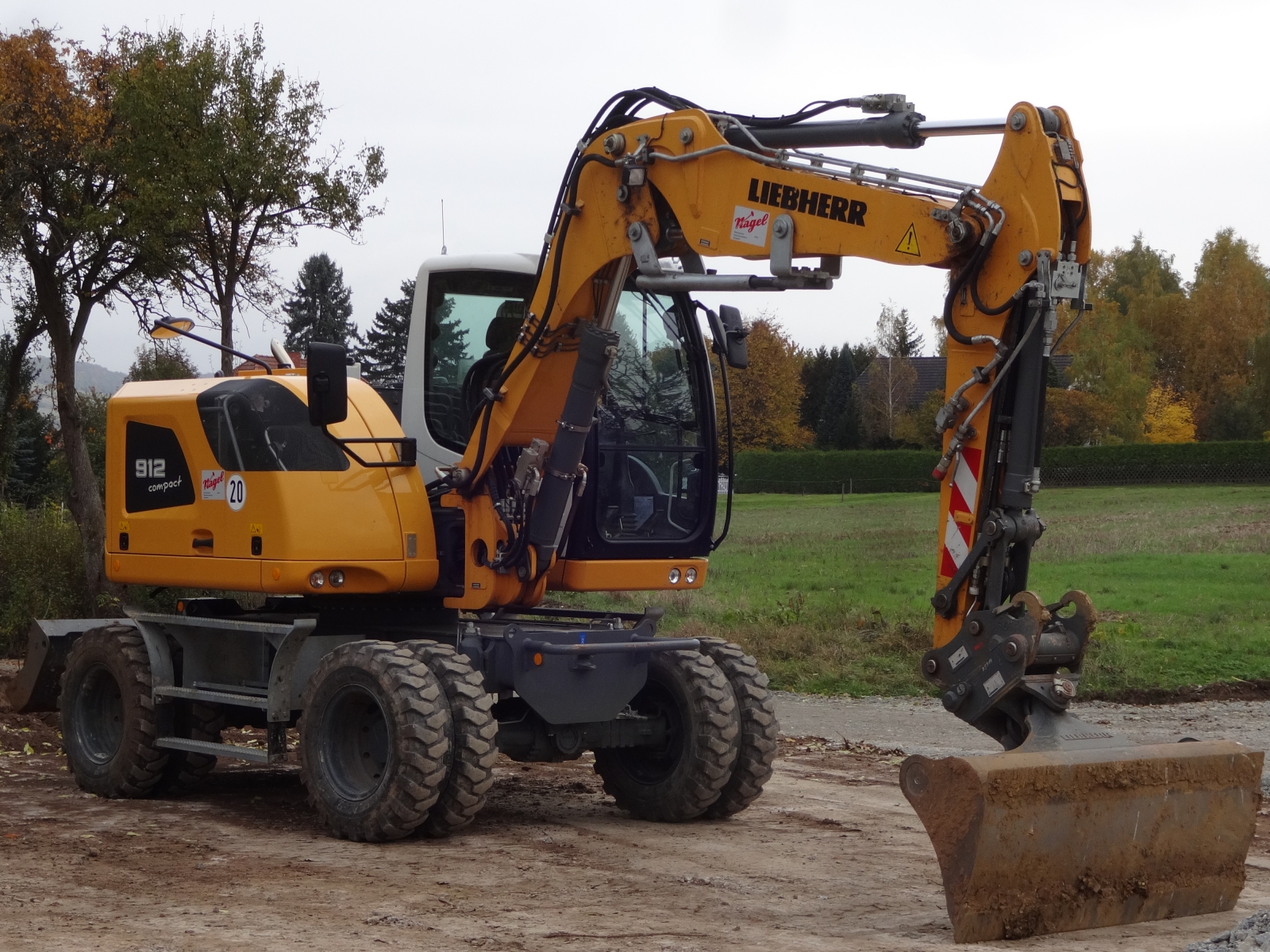 Liebherr 912 Compact