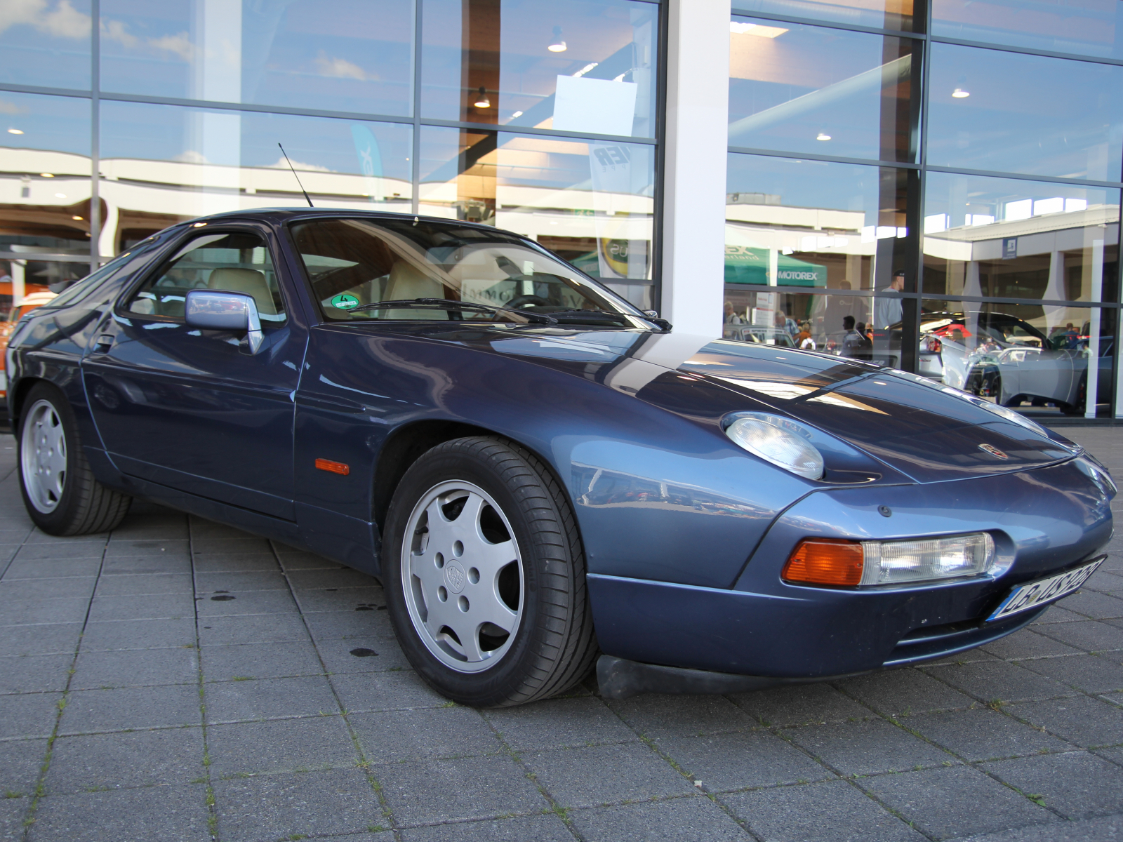 Porsche 928