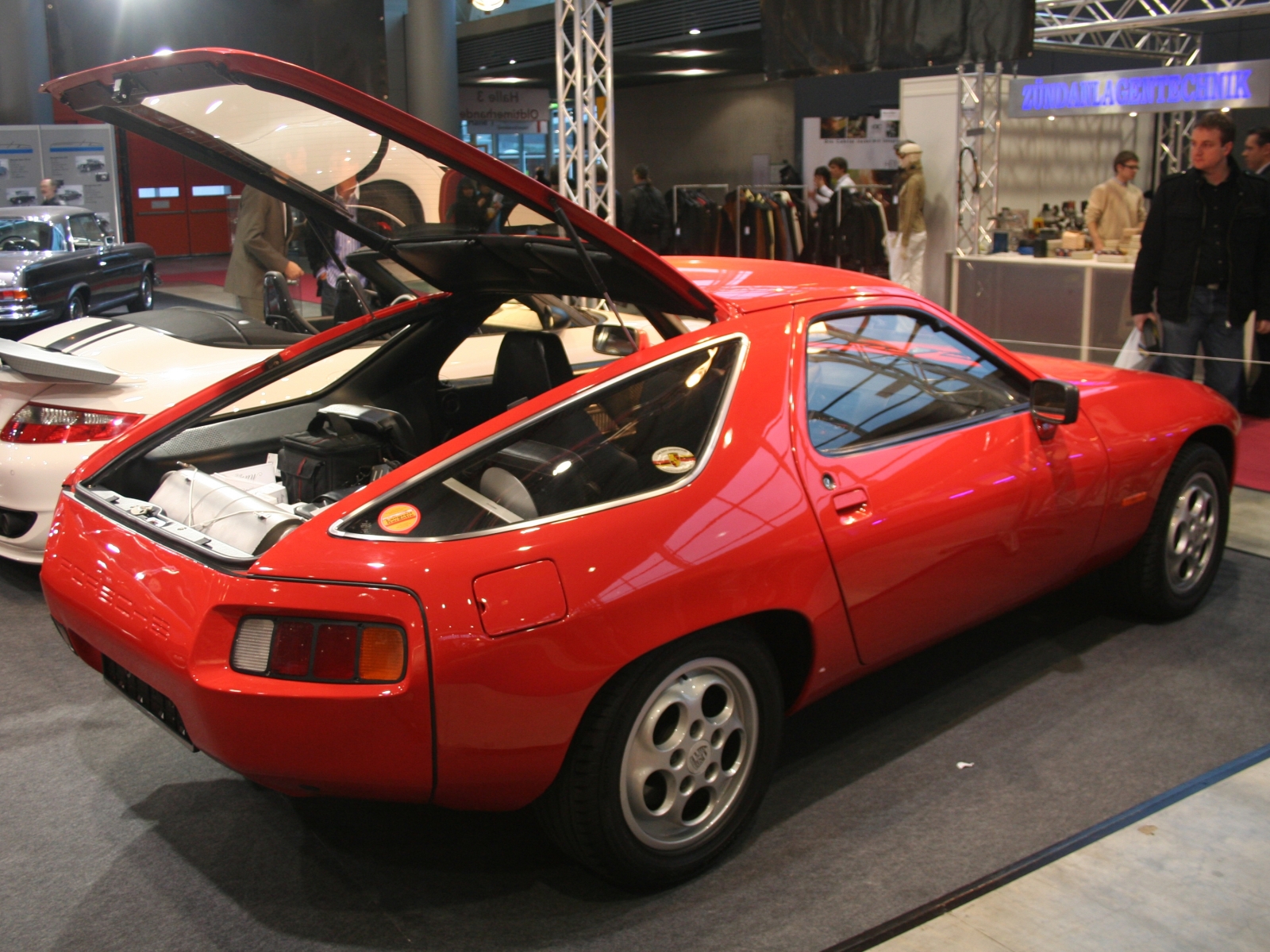 Porsche 928