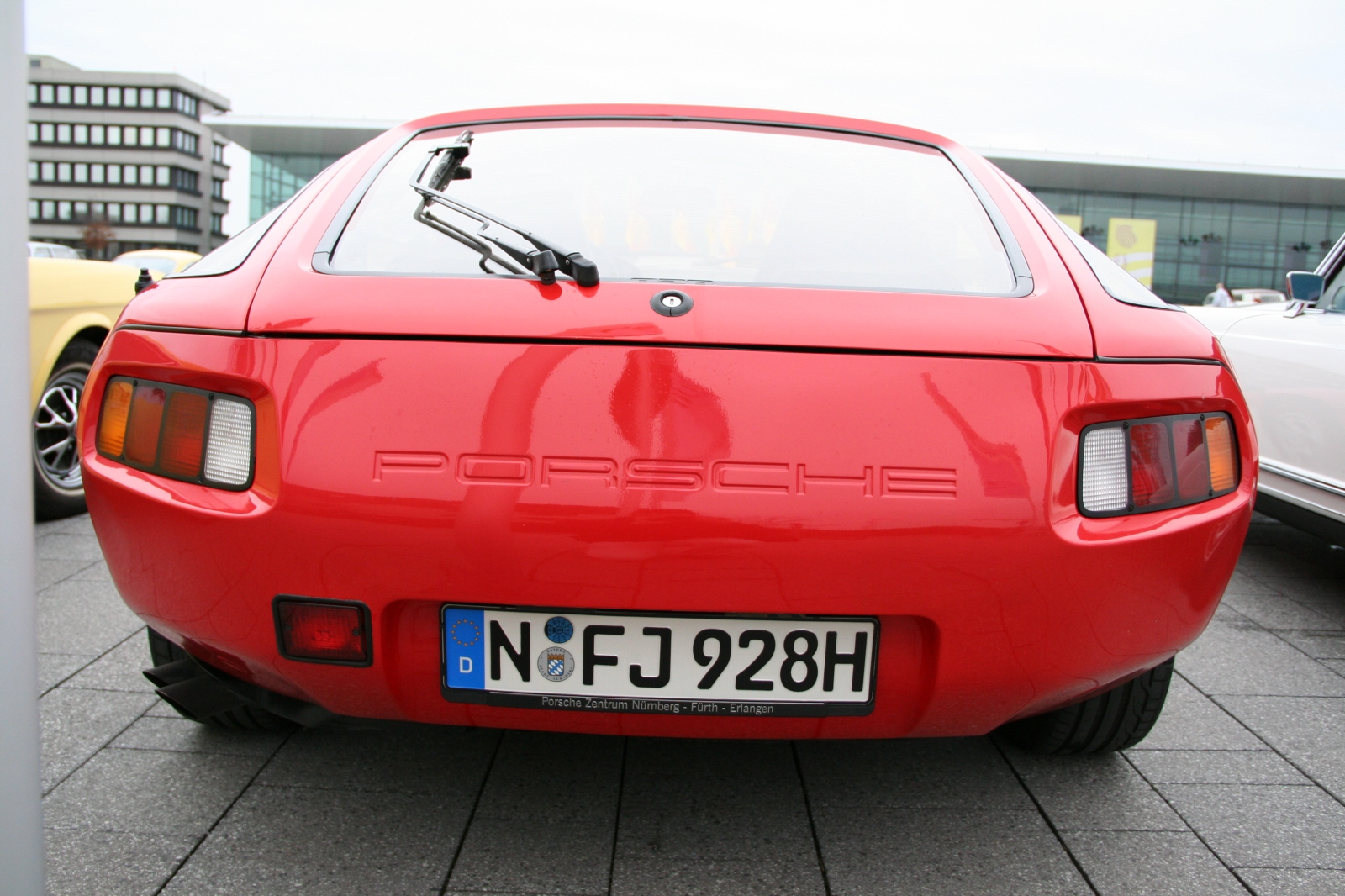 Porsche 928