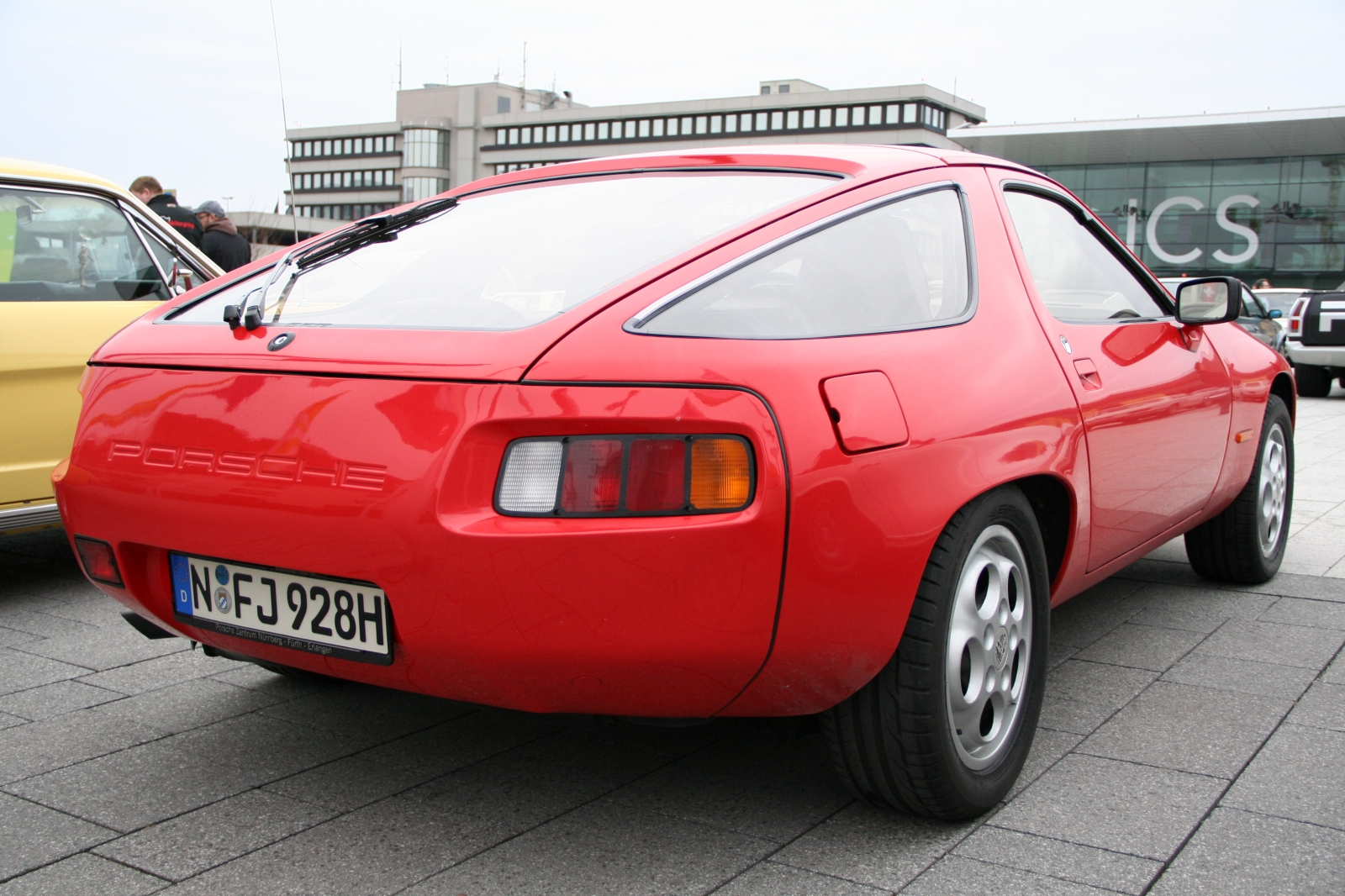 Porsche 928