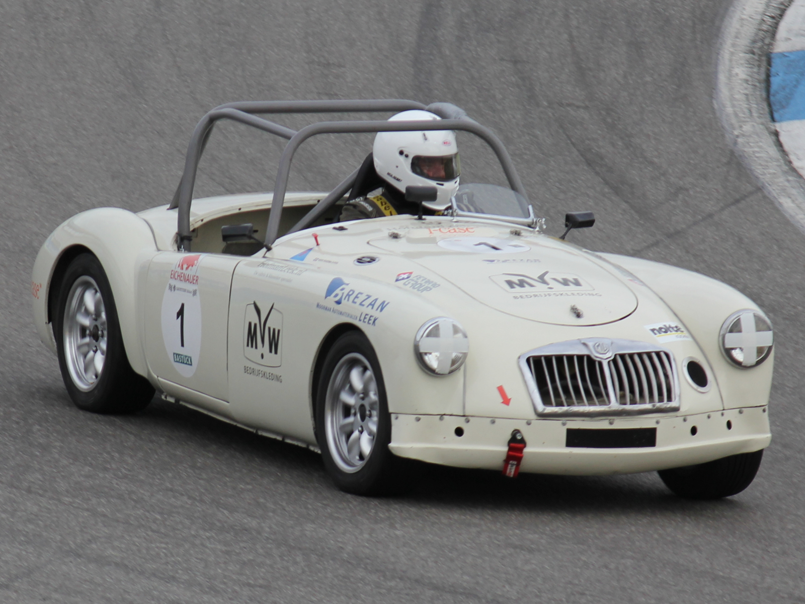 MG MGA