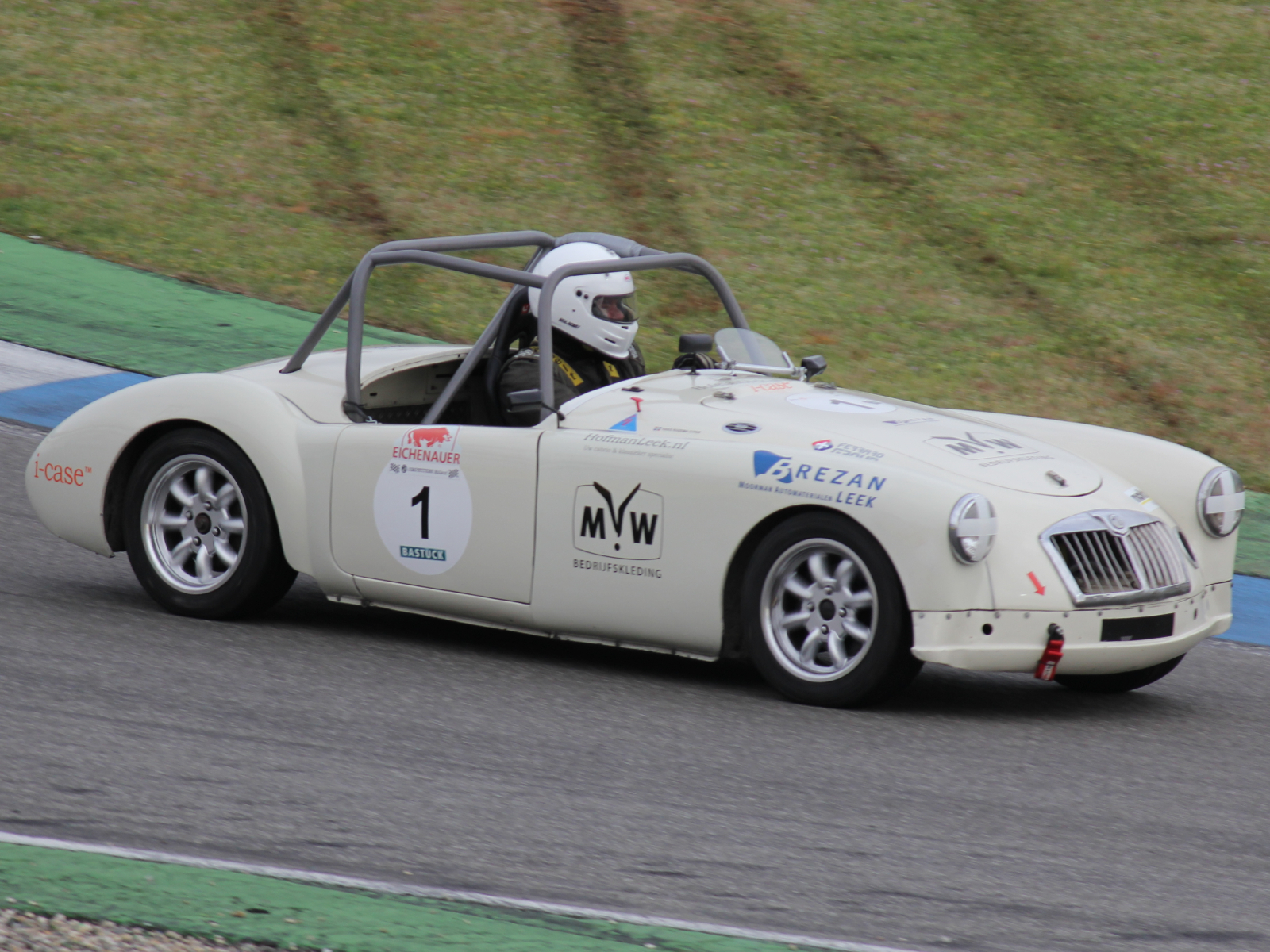 MG MGA