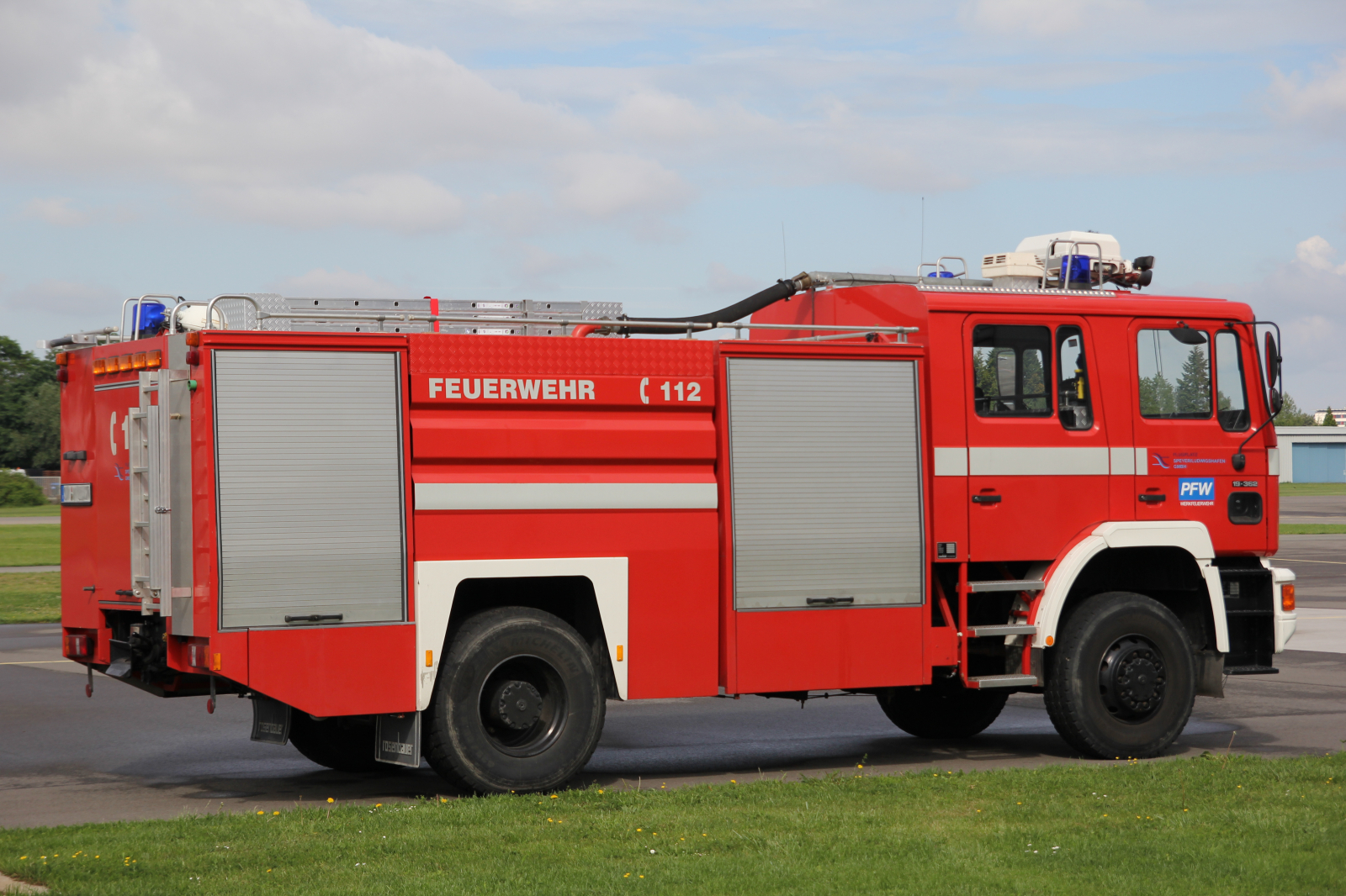 MAN 19.362 Feuerwehr mit Aufbau von Rosenbauer