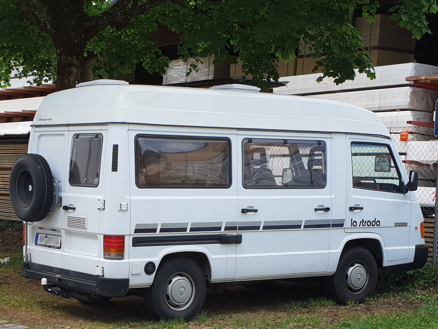 Mercedes Benz MB 100 D mit Aufbau von La Strada