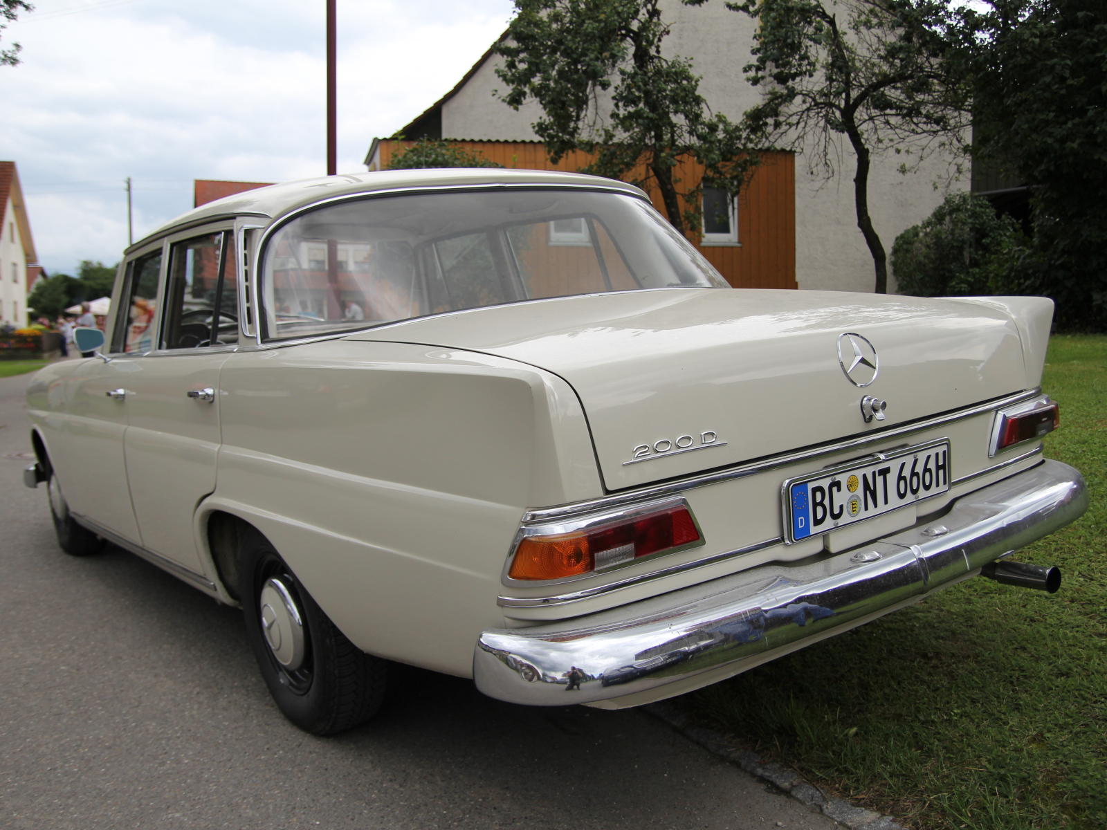 Mercedes Benz 200 D W 110