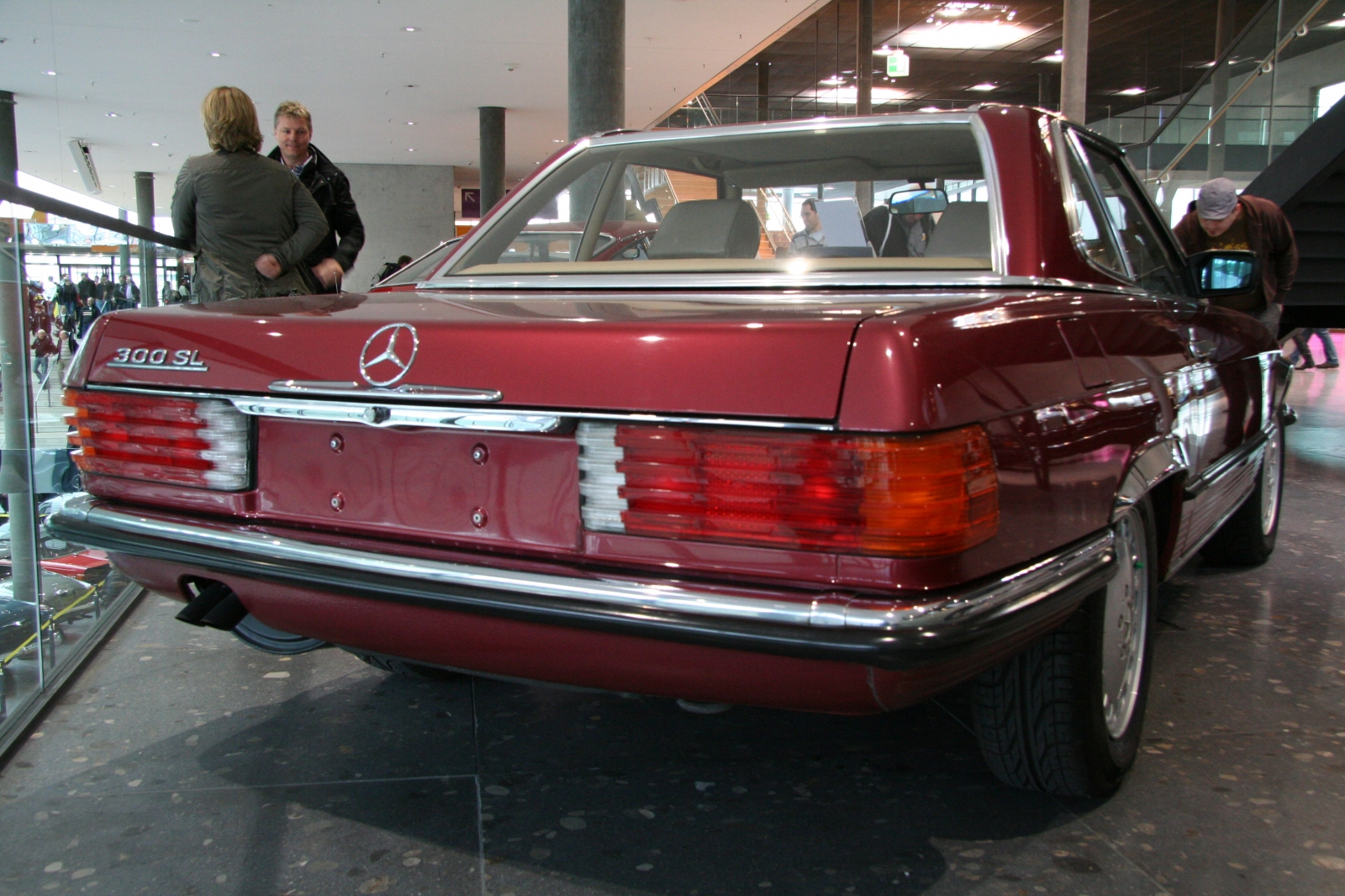 Mercedes Benz 300 SL R 107