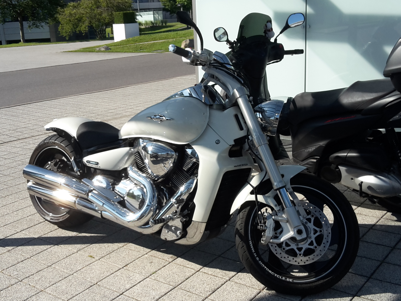 Suzuki Intruder