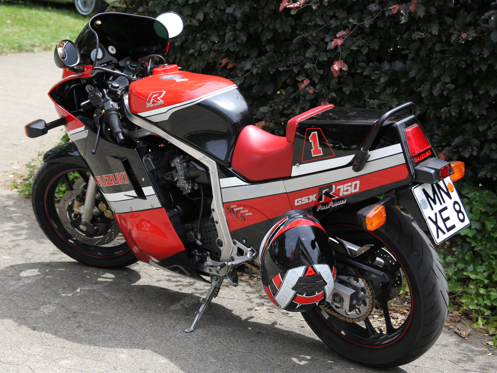 Suzuki GSX R 750