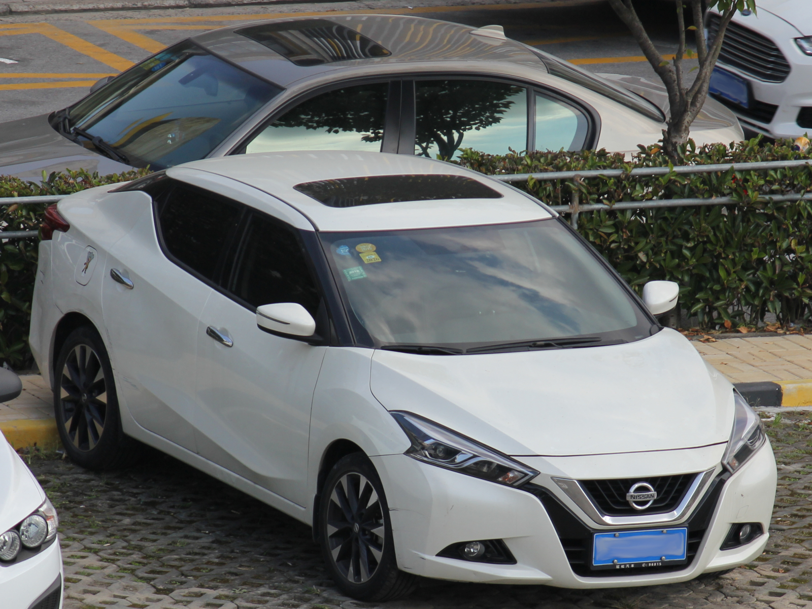 Nissan Lannia