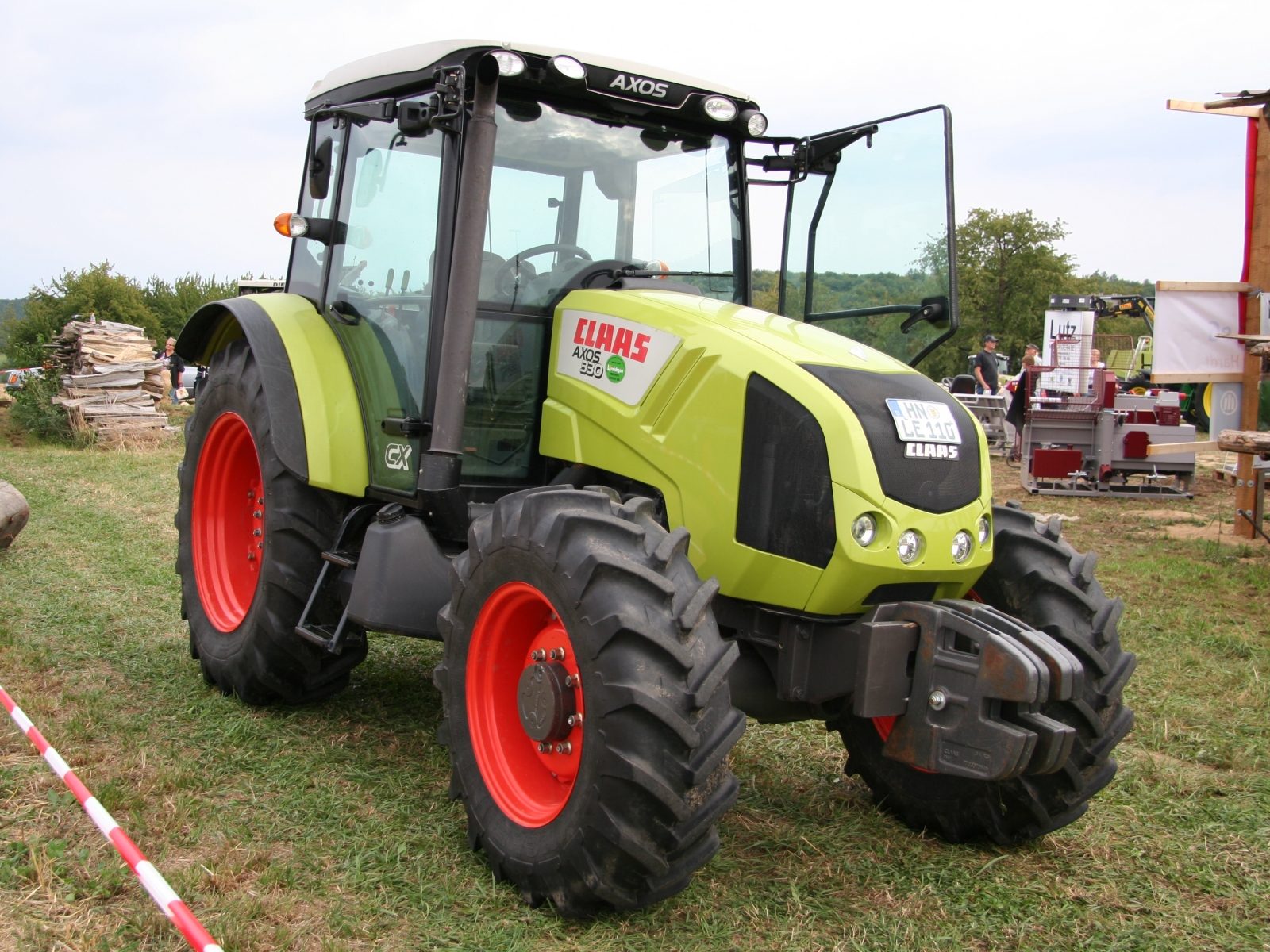 Claas 330 Axos