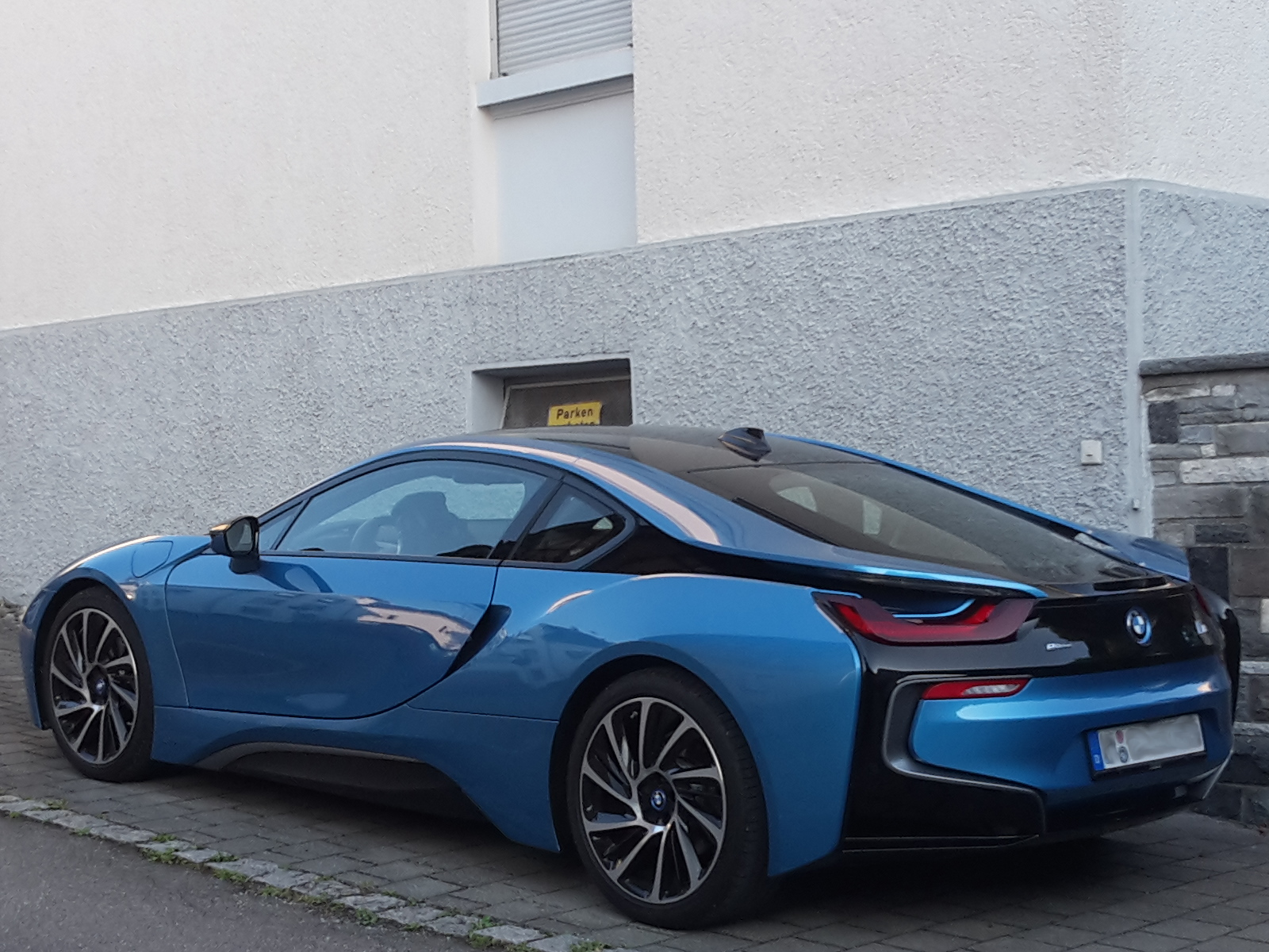 BMW I8