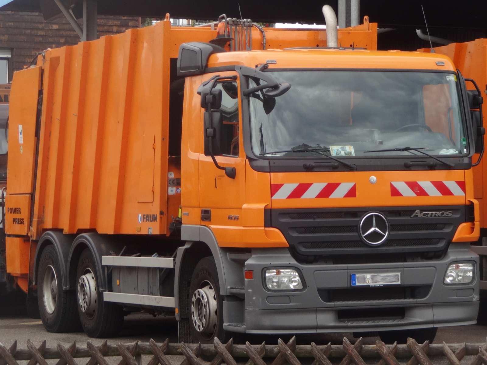 Mercedes Benz Actros 1835