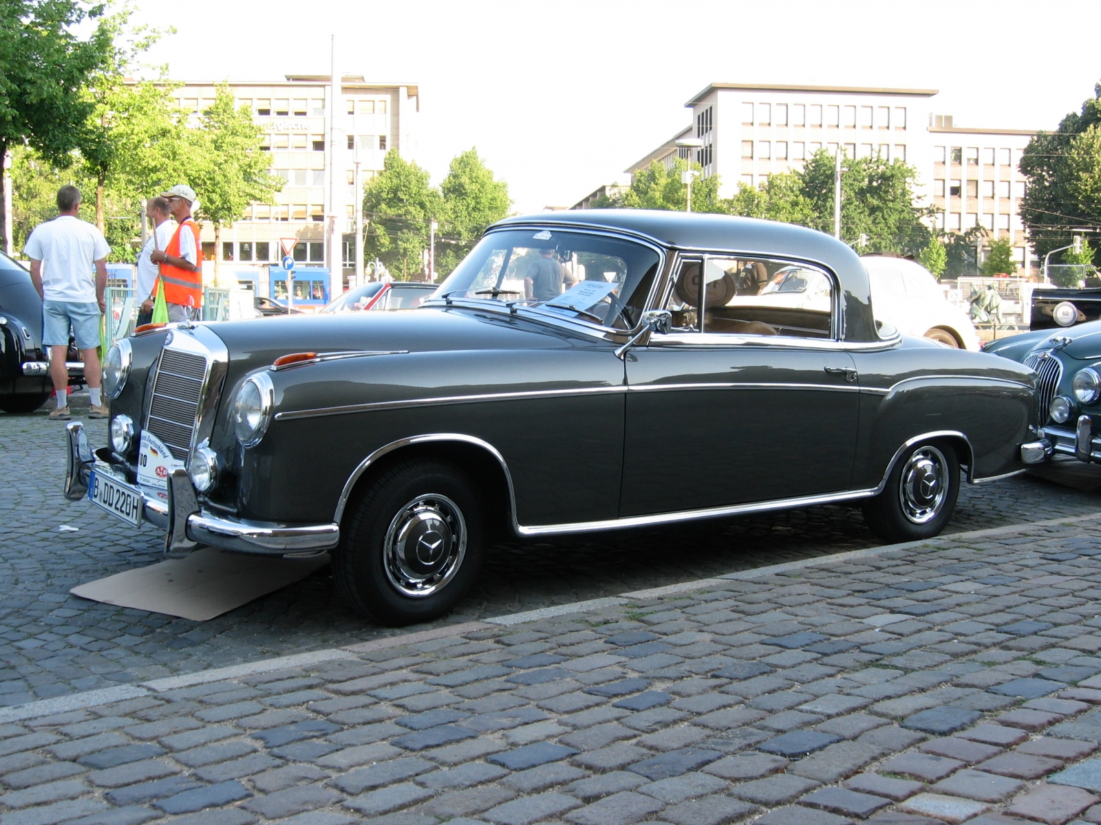 Mercedes Benz 220 SE W 128