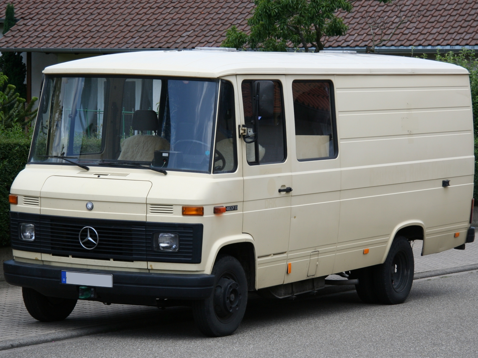 Mercedes Benz 407 D