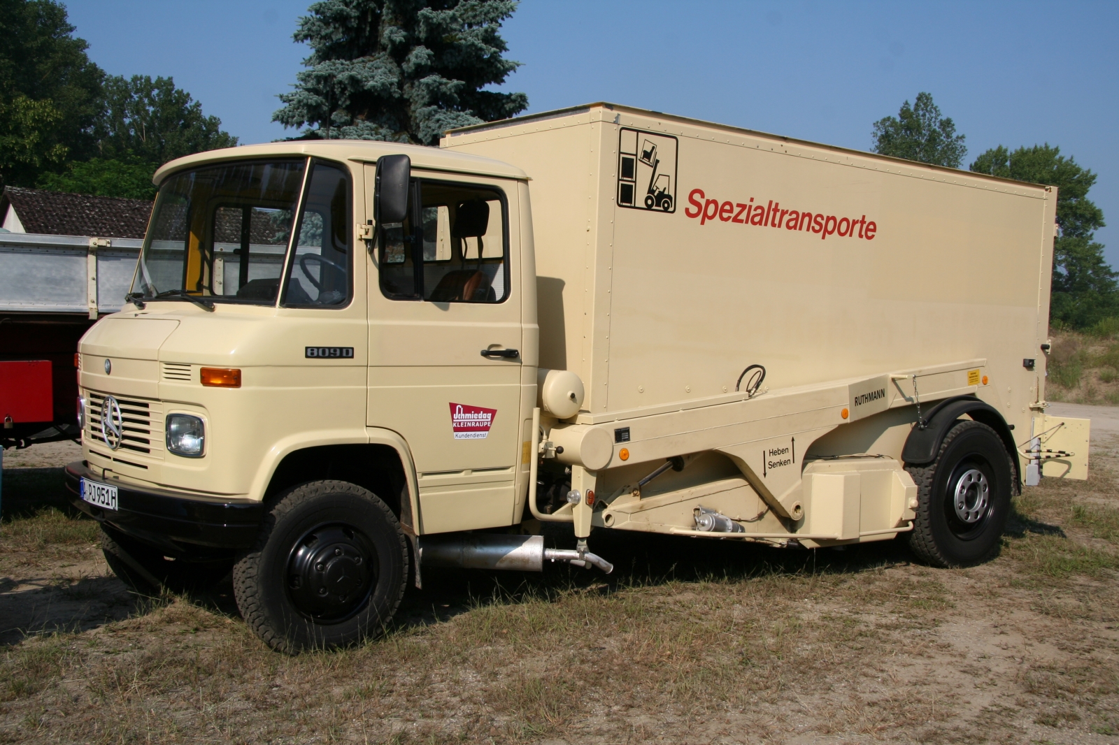 Mercedes Benz 809 D Ruthmann Niederflurhubwagen