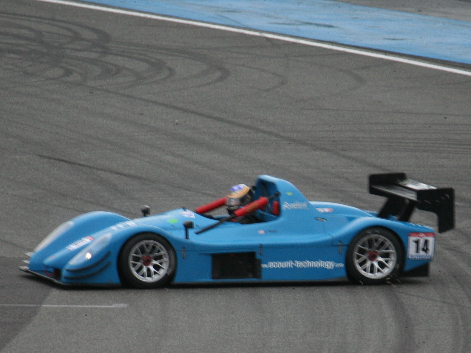 Radical SR8