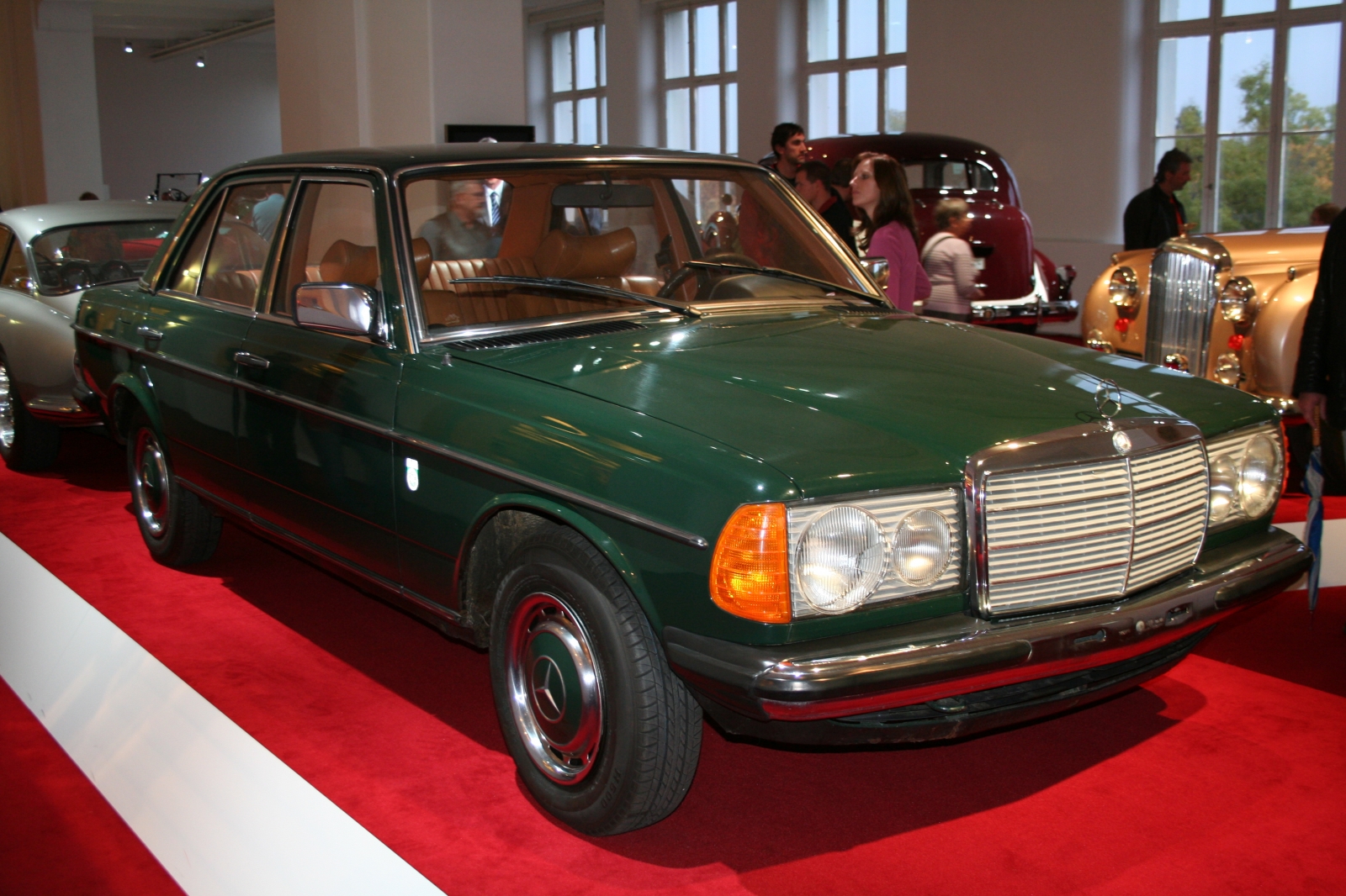 Mercedes Benz 230 W 123