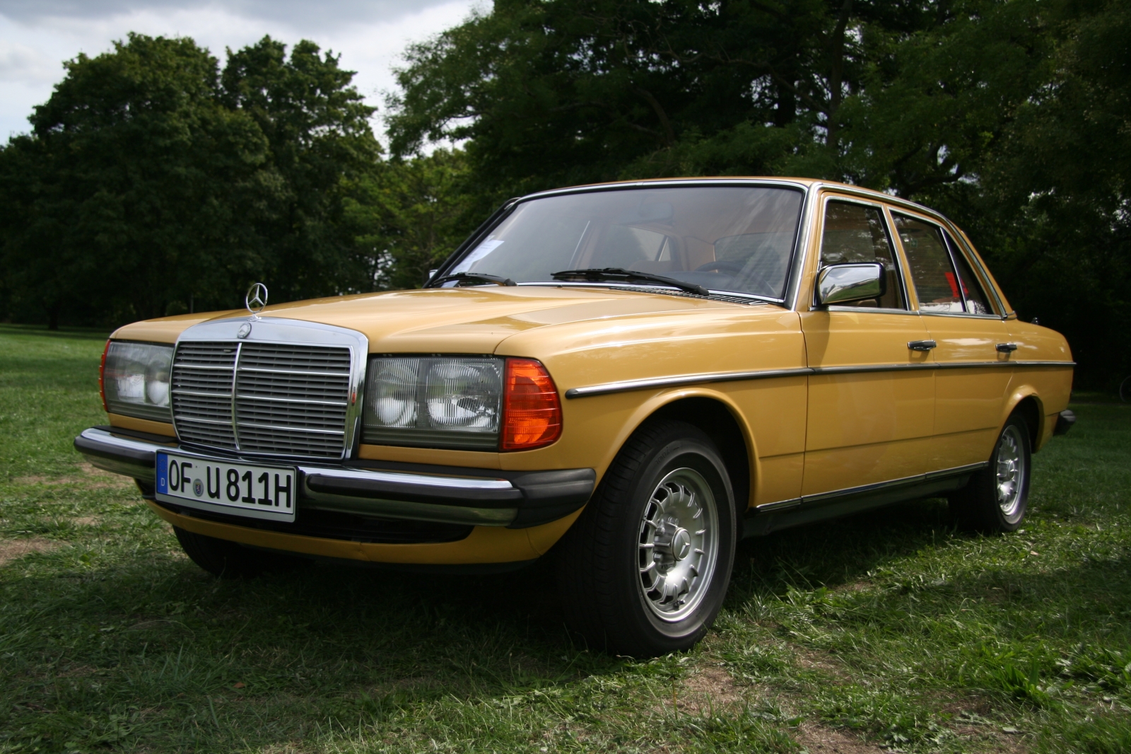 Mercedes Benz 230 E W 123