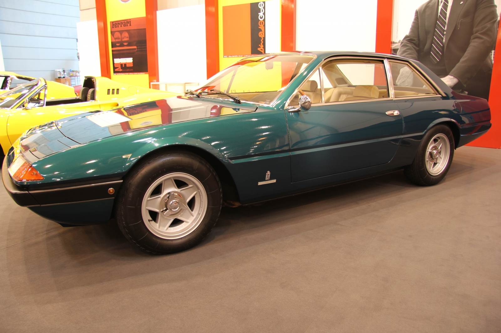 Ferrari 365 GT/4 2+2