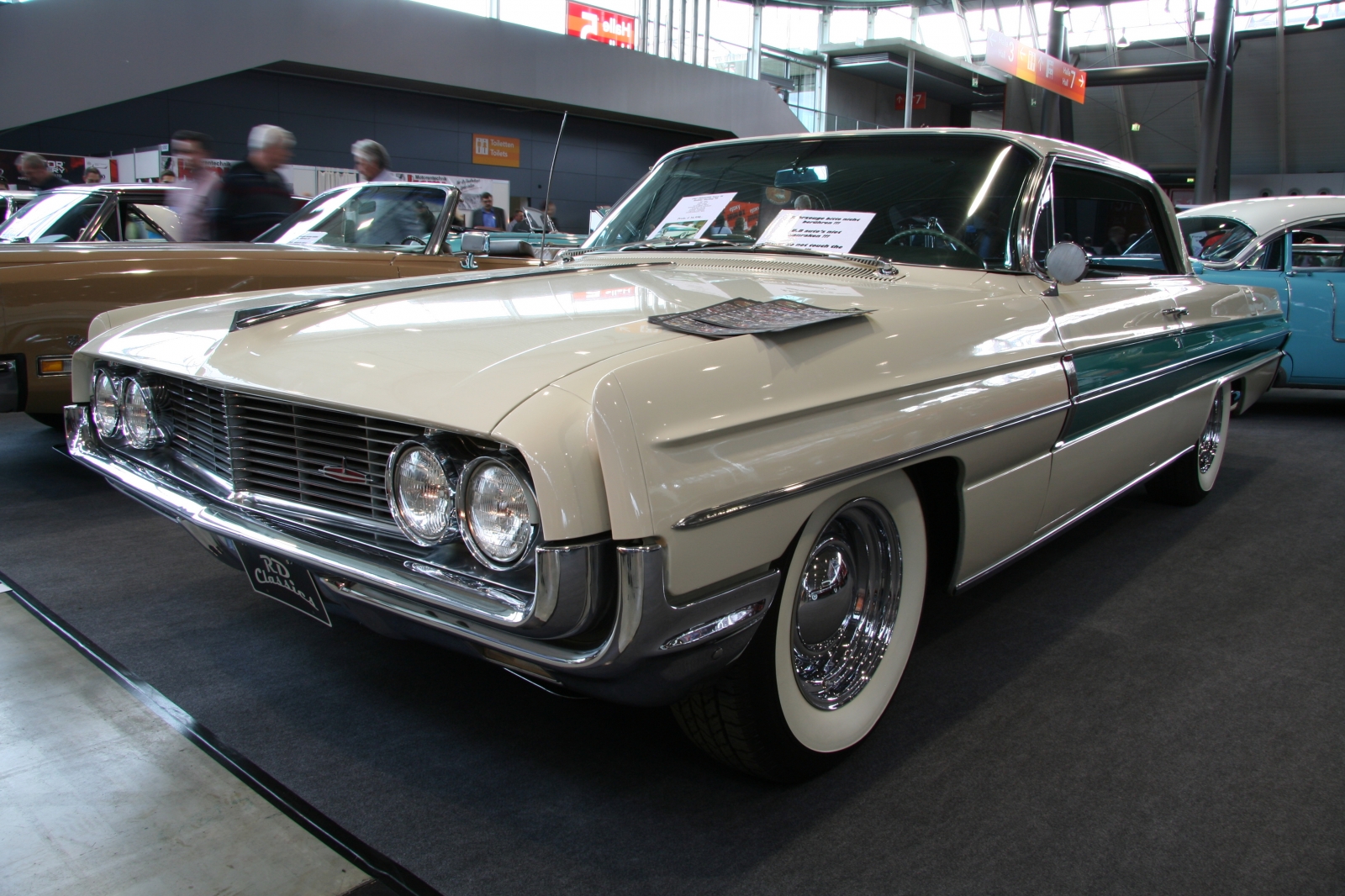 Oldsmobile Super 88 Holiday Hardtop