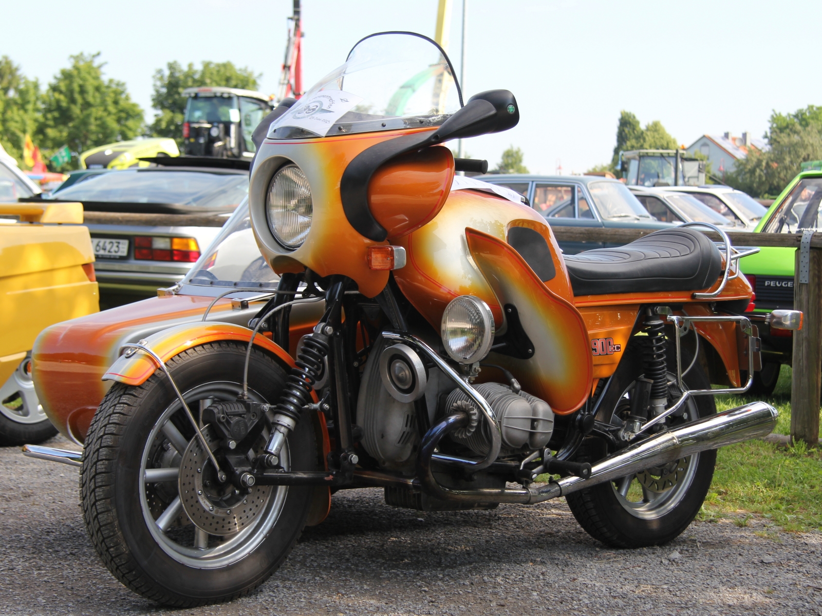 BMW R 90 S mit Beiwagen