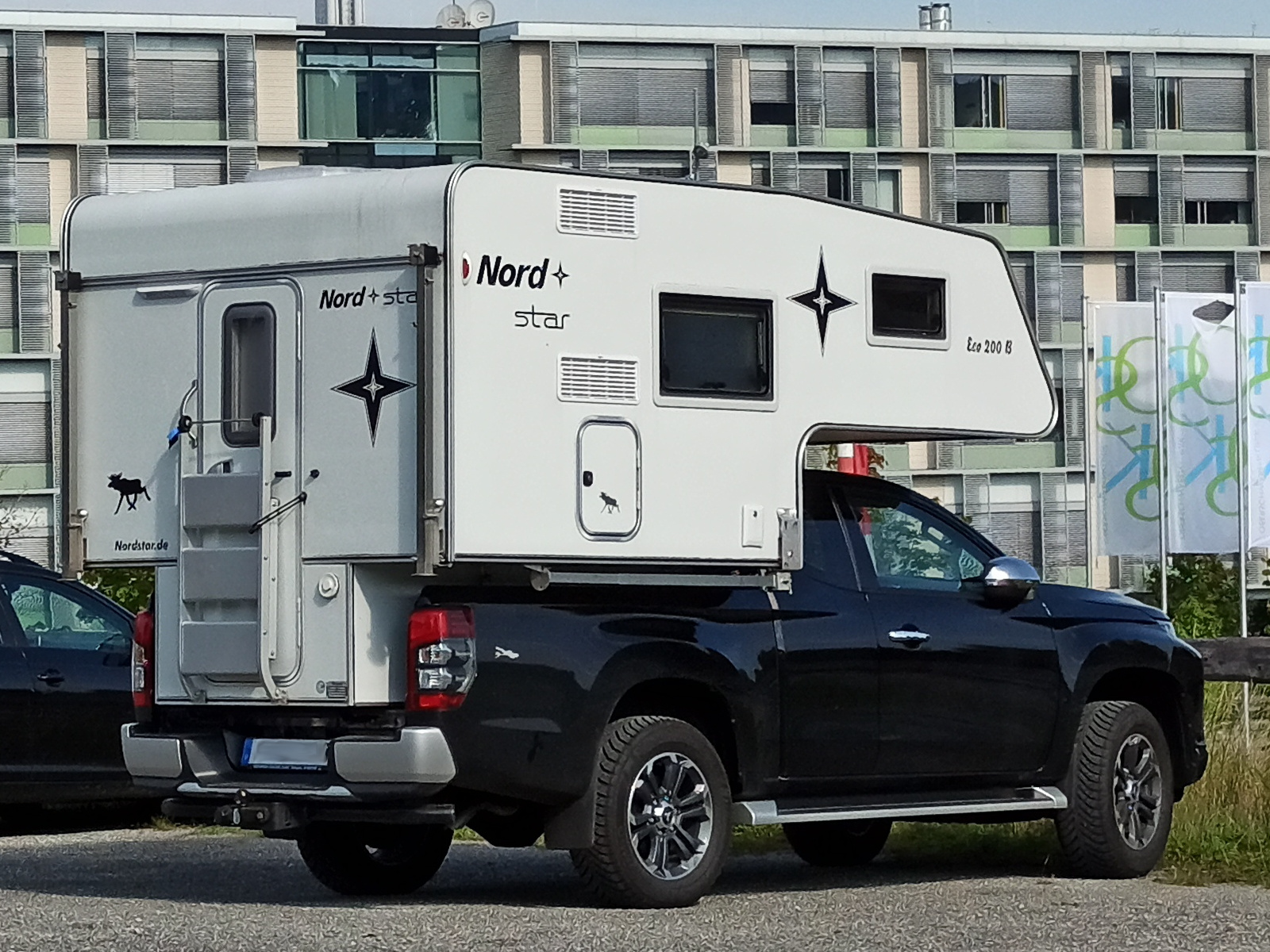 Mitsubishi L 200 mit Wohnkabine von Nordstar