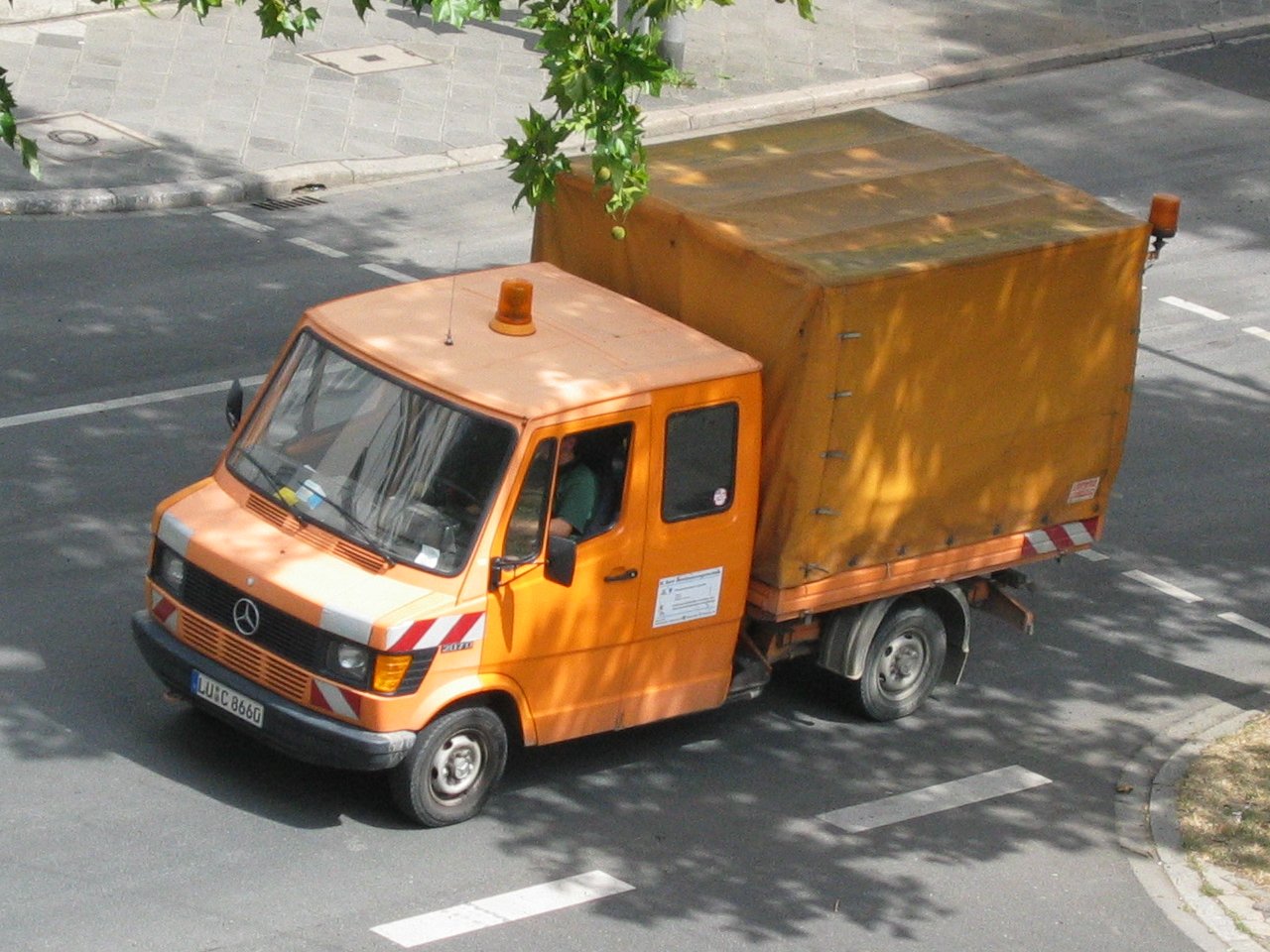 Mercedes Benz T1 207 D Pritsche mit Plane