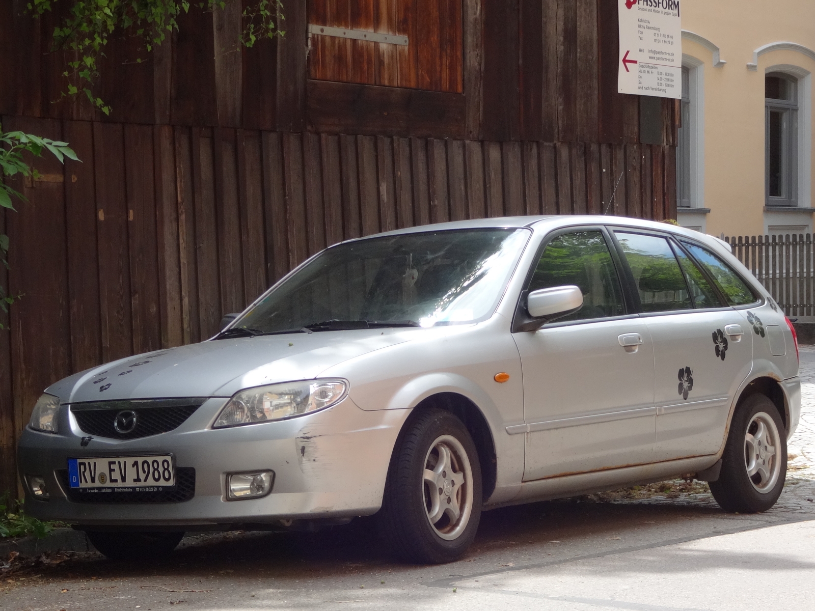 Mazda 323