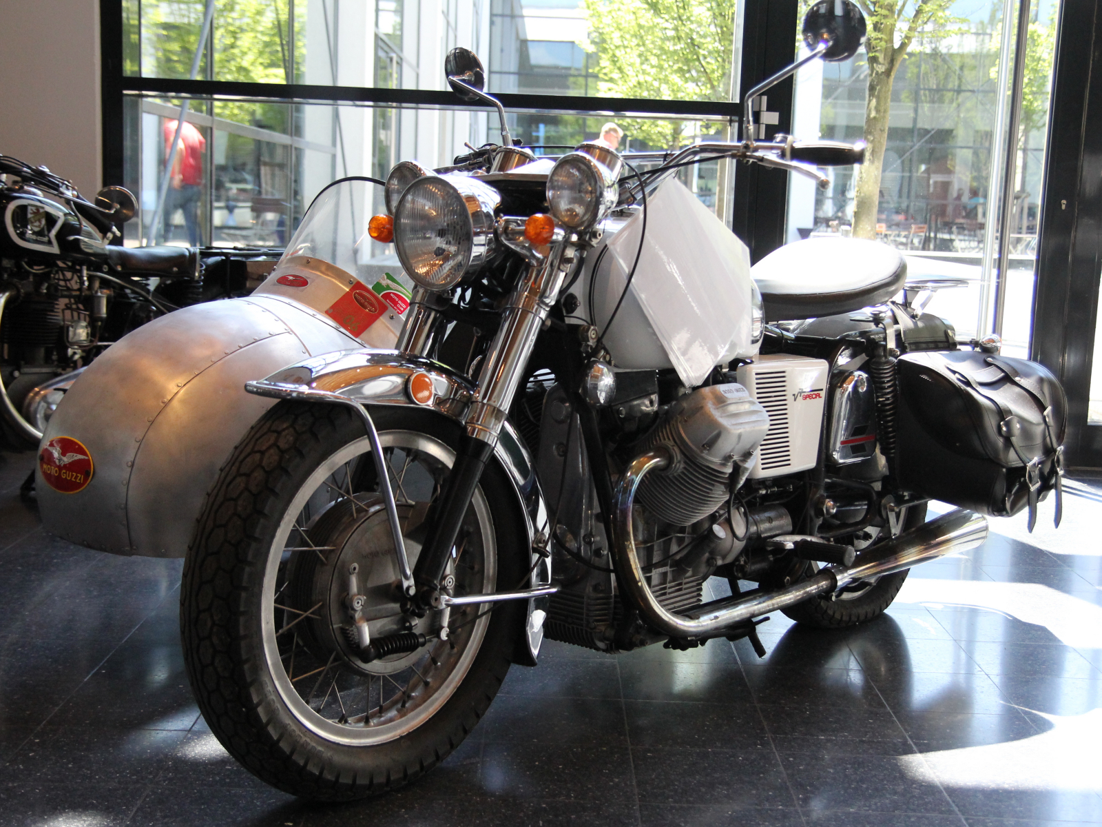 Moto Guzzi V 7 Spezial mit Beiwagen