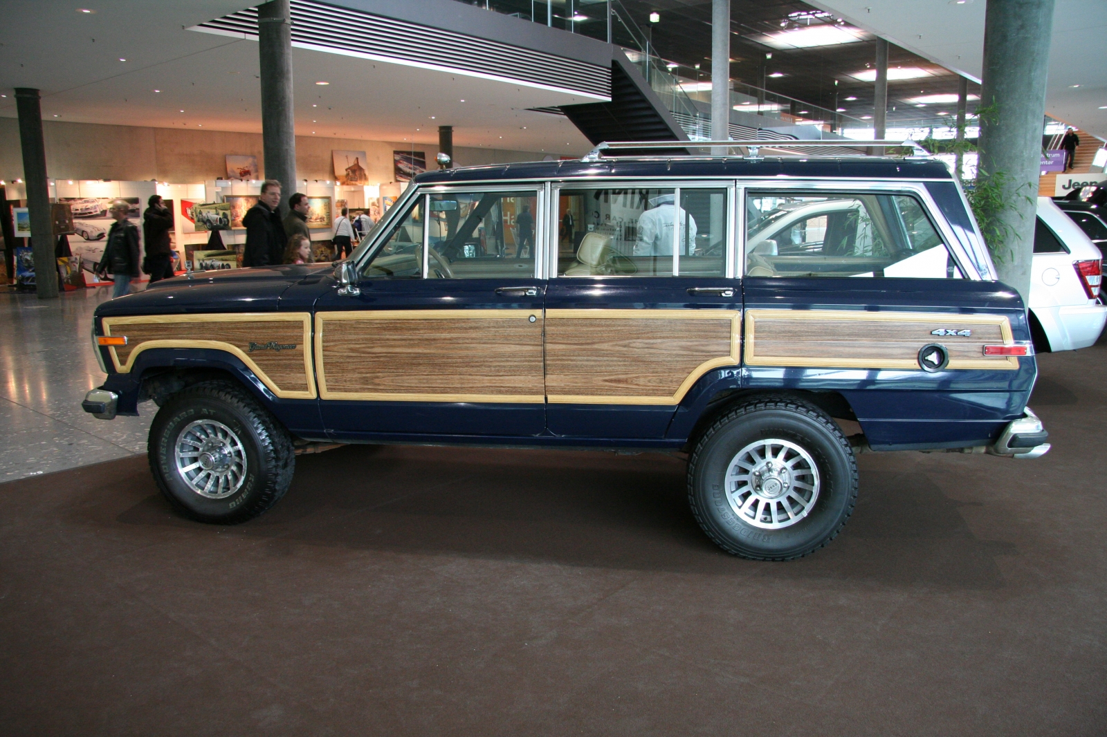 Jeep Grand Wagoneer