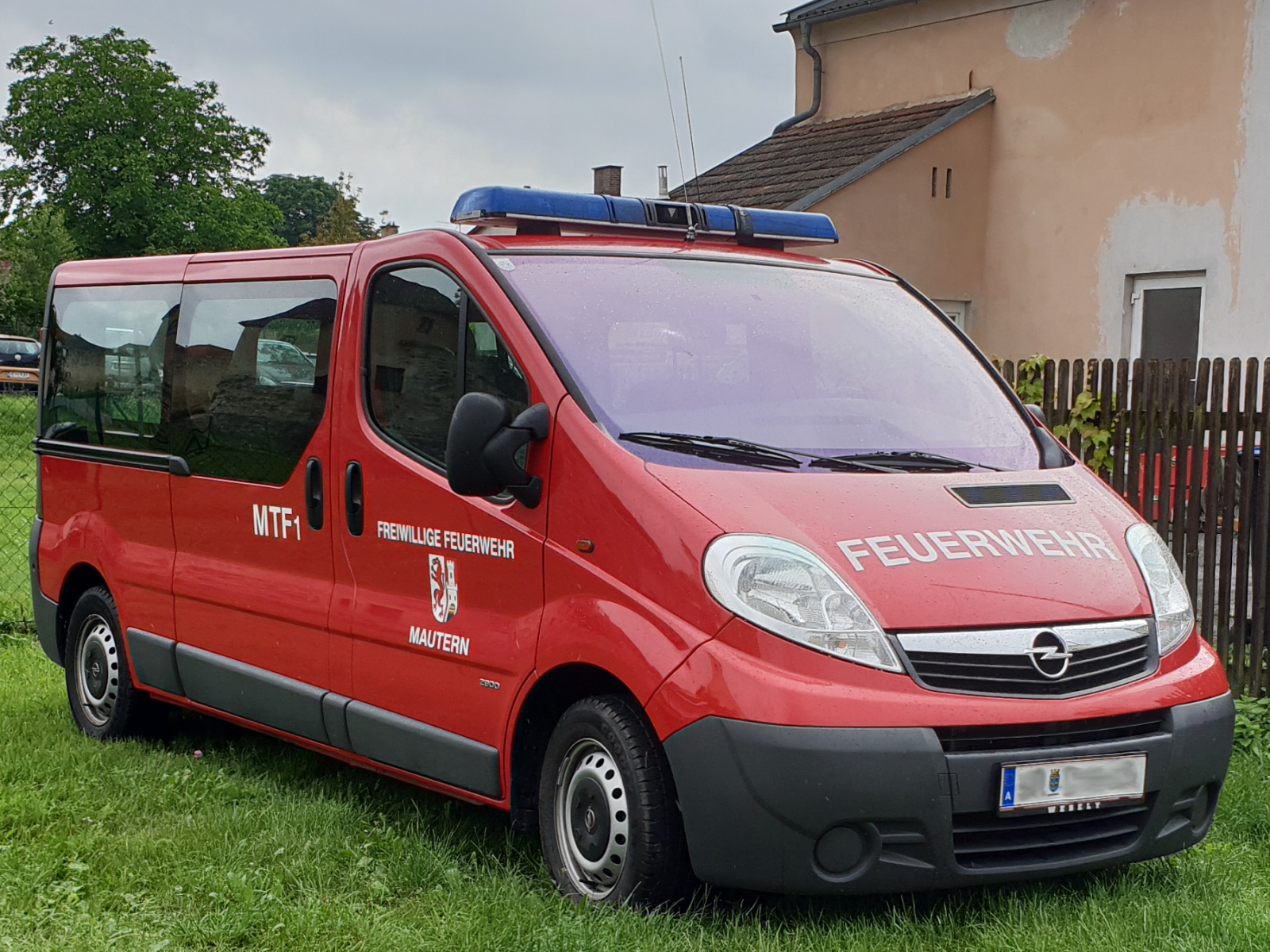 Opel Vivaro 2800 Feuerwehr