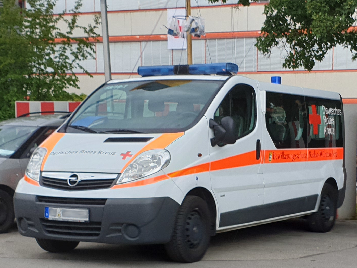 Opel Vivaro 2500 Deutsches Rotes Kreuz