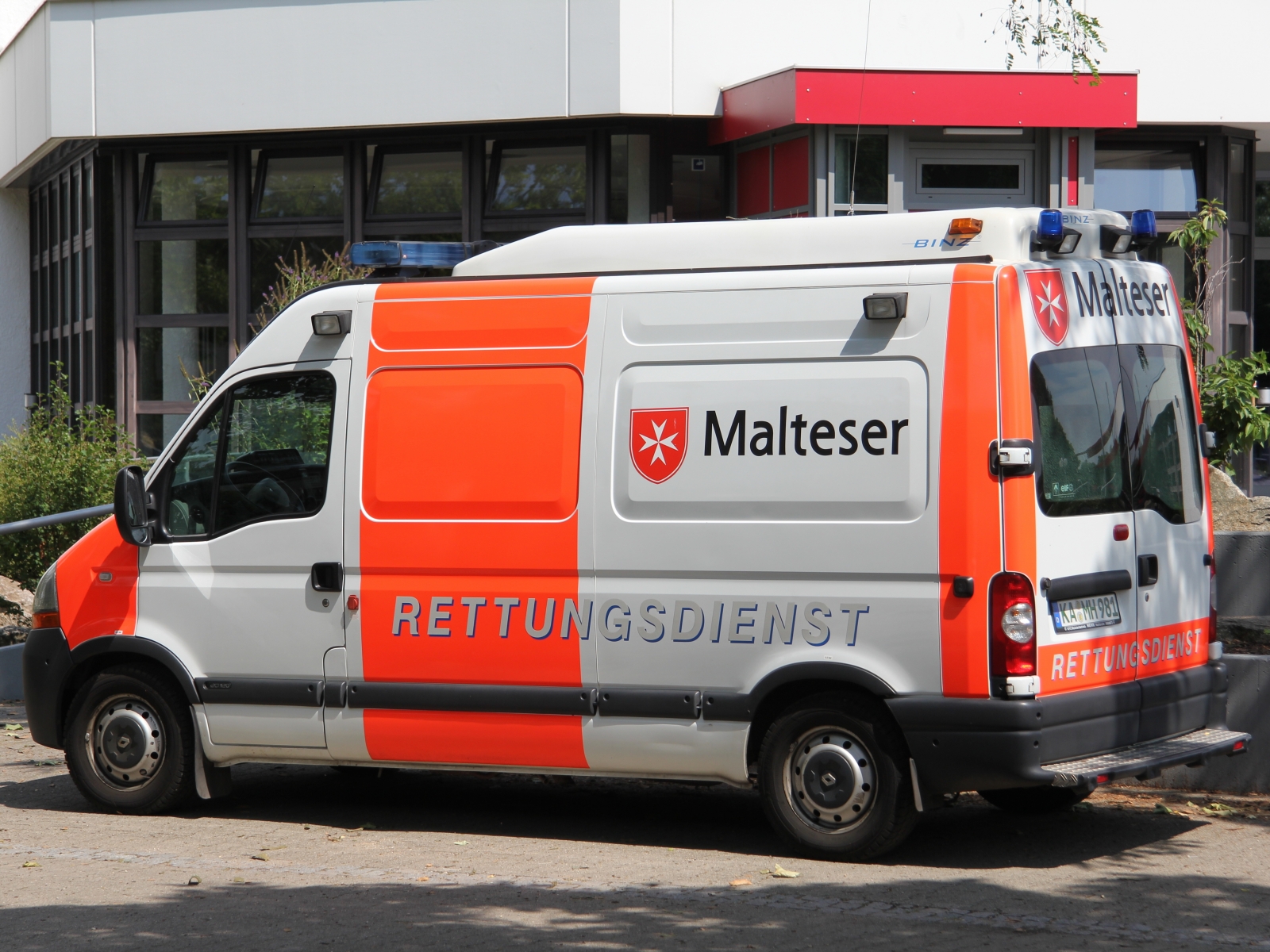 Renault Master Malteser mit Aufbau von Binz