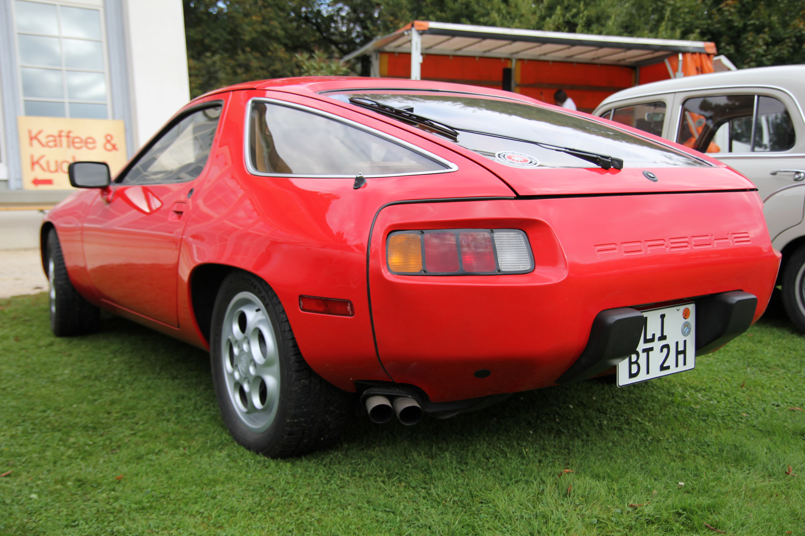 Porsche 928