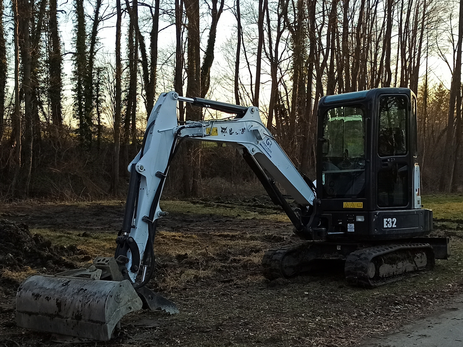 Bobcat E32