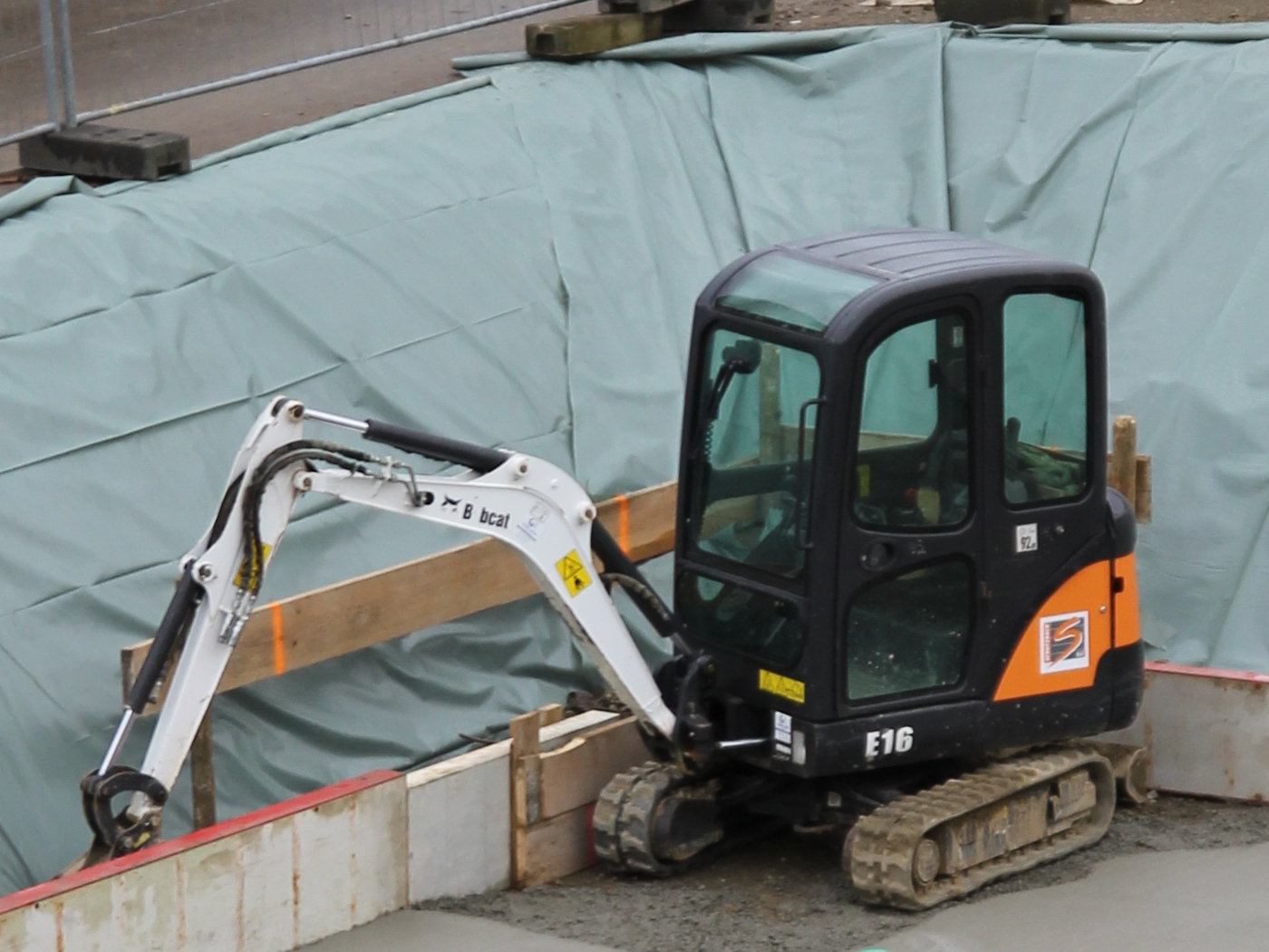 Bobcat E16