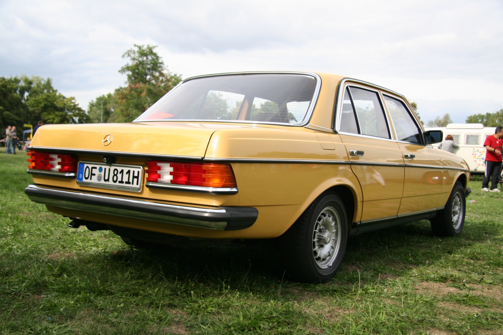 Mercedes Benz 230 E W 123