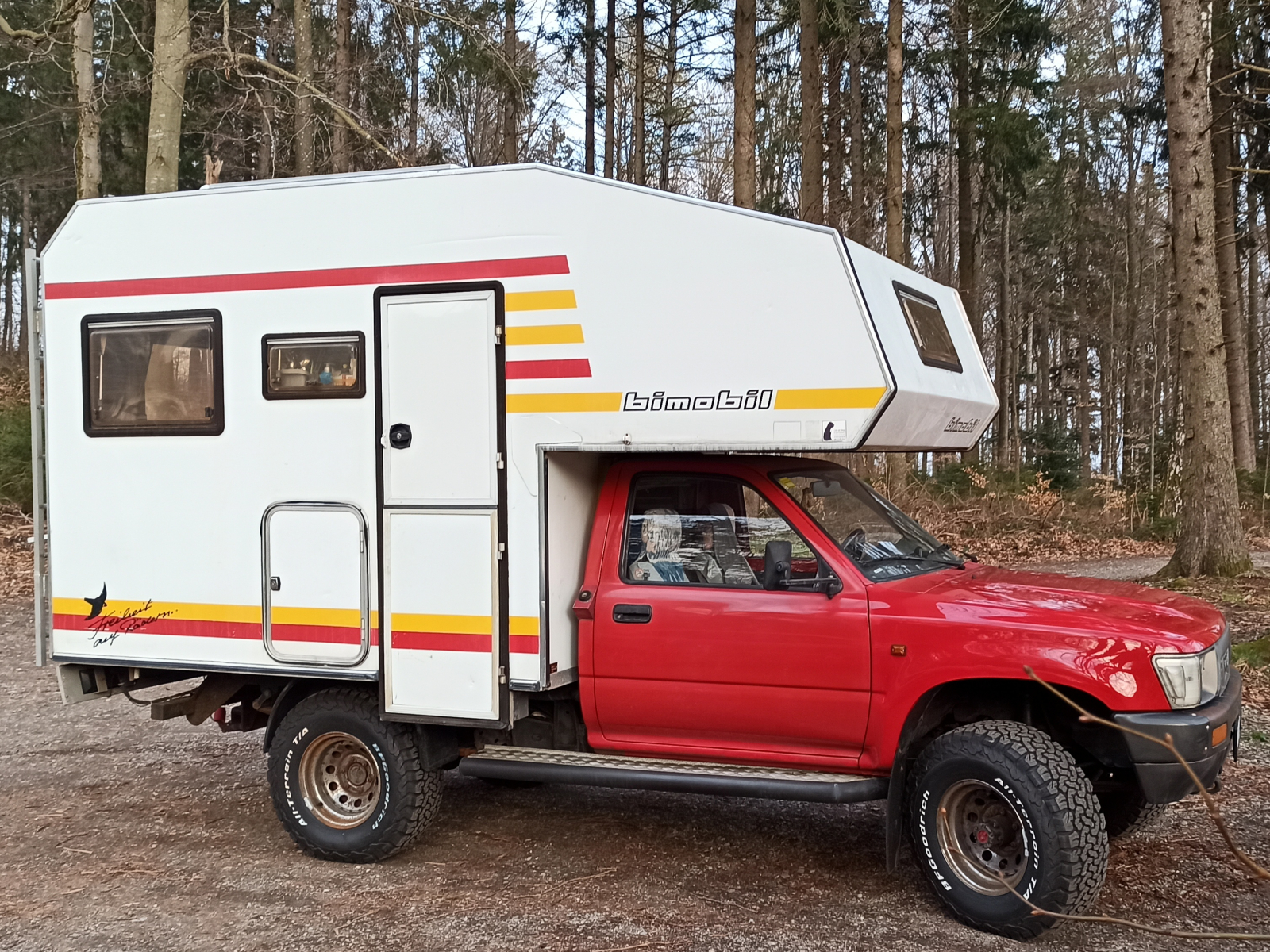 Toyota mit Wohnkabine von Bimobil